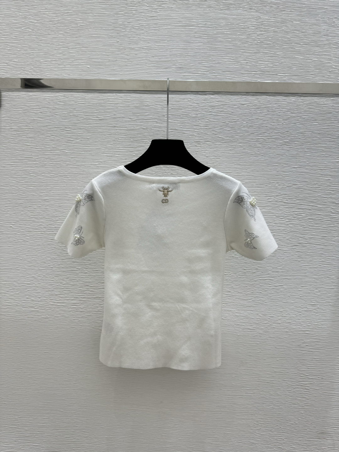 Dior D家 春夏新款 纯色蝴蝶烫钻钉珠圆领针织短袖