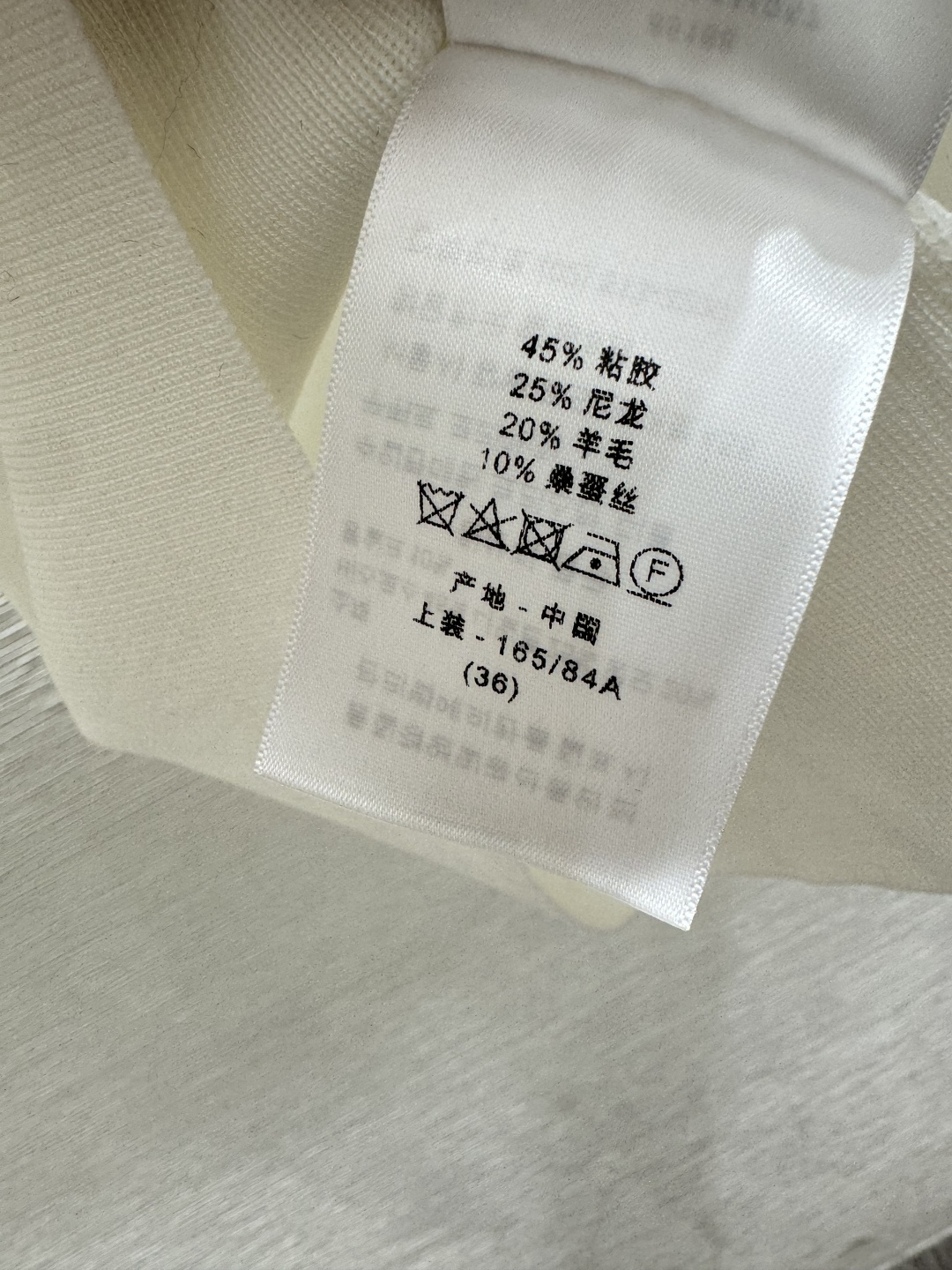 Dior D家 春夏新款 纯色蝴蝶烫钻钉珠圆领针织短袖