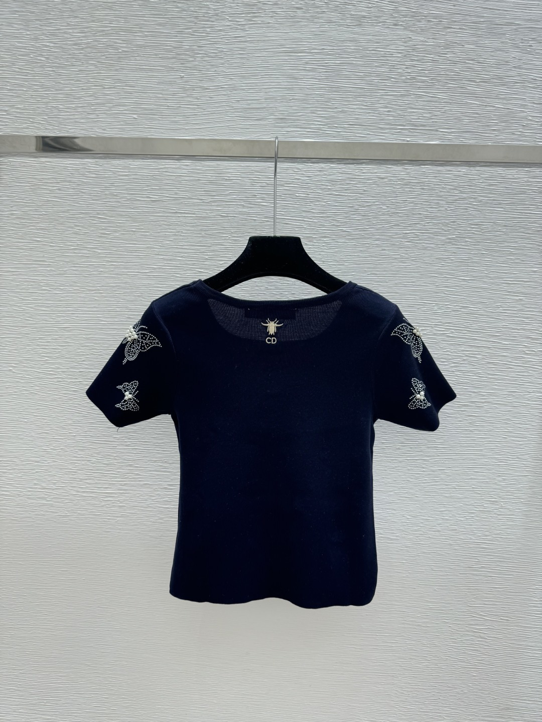 Dior D家 春夏新款 纯色蝴蝶烫钻钉珠圆领针织短袖