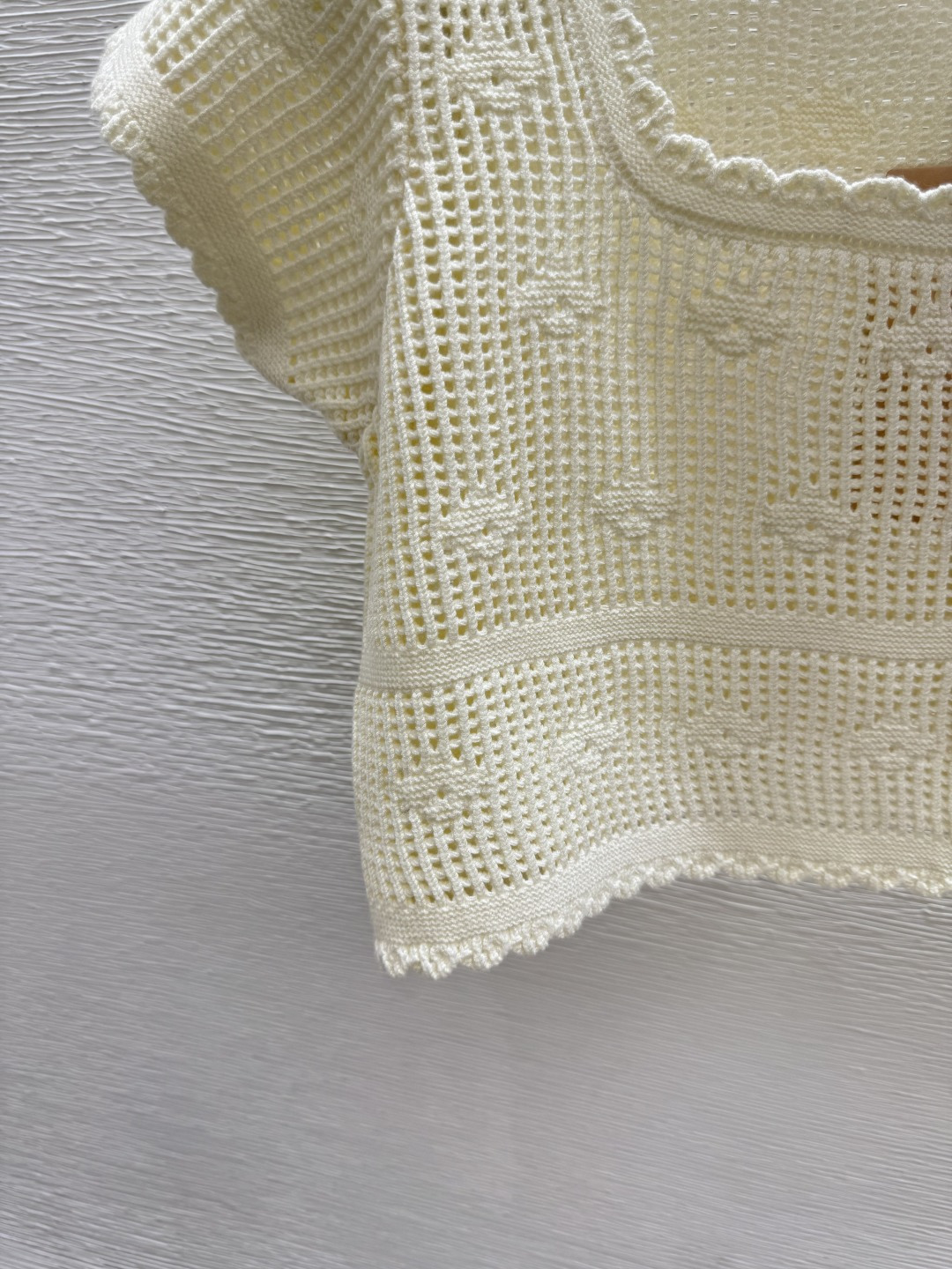 🆕M家🆕 春夏新款 纯色简约镂空圆领针织短袖颜色：白色尺码：36.38.40