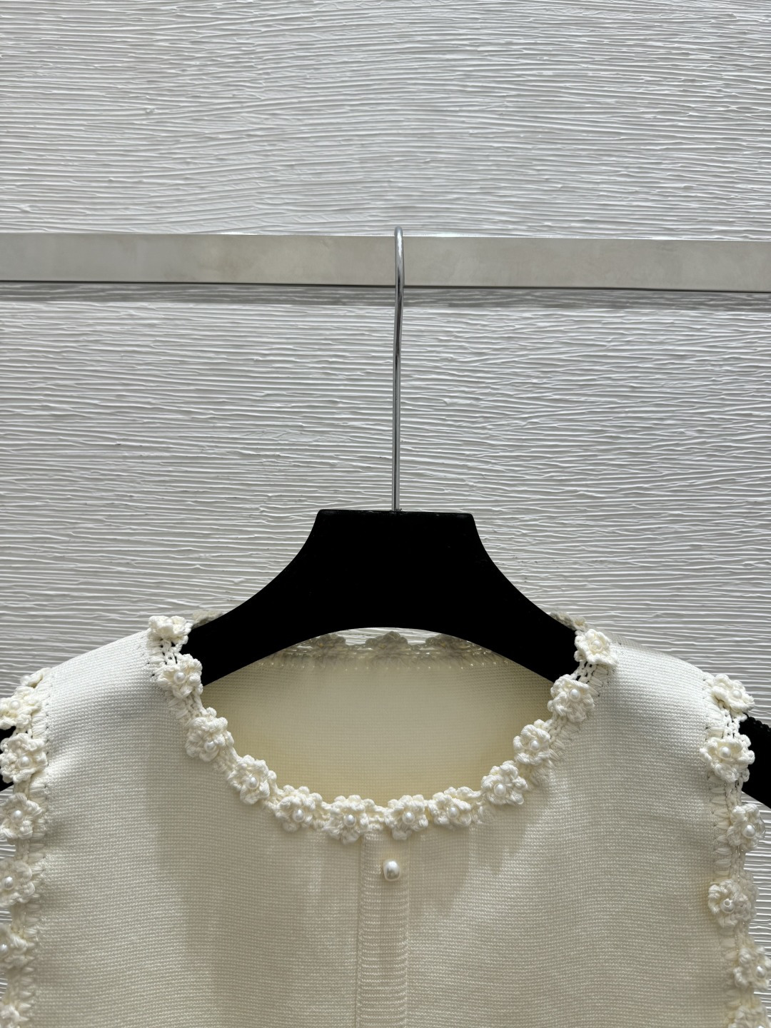 🆕CH家🆕 春夏新款 撞色花边钉珠圆领针织背心裙颜色：黑色 白色尺码：36.38.40