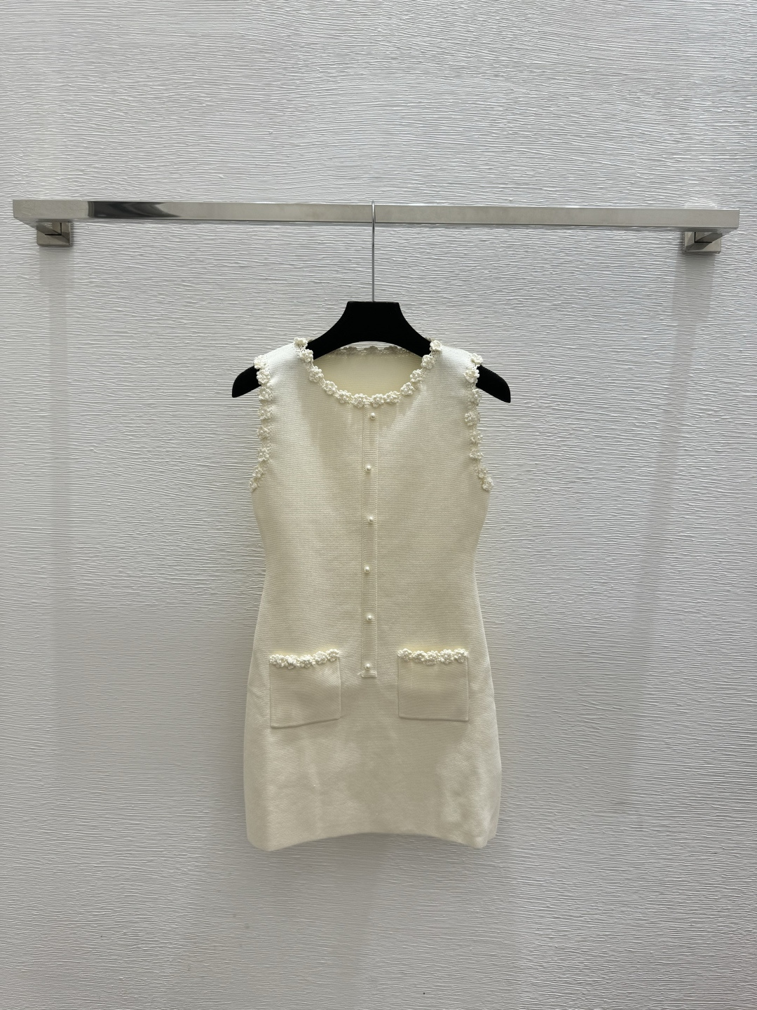 🆕CH家🆕 春夏新款 撞色花边钉珠圆领针织背心裙颜色：黑色 白色尺码：36.38.40