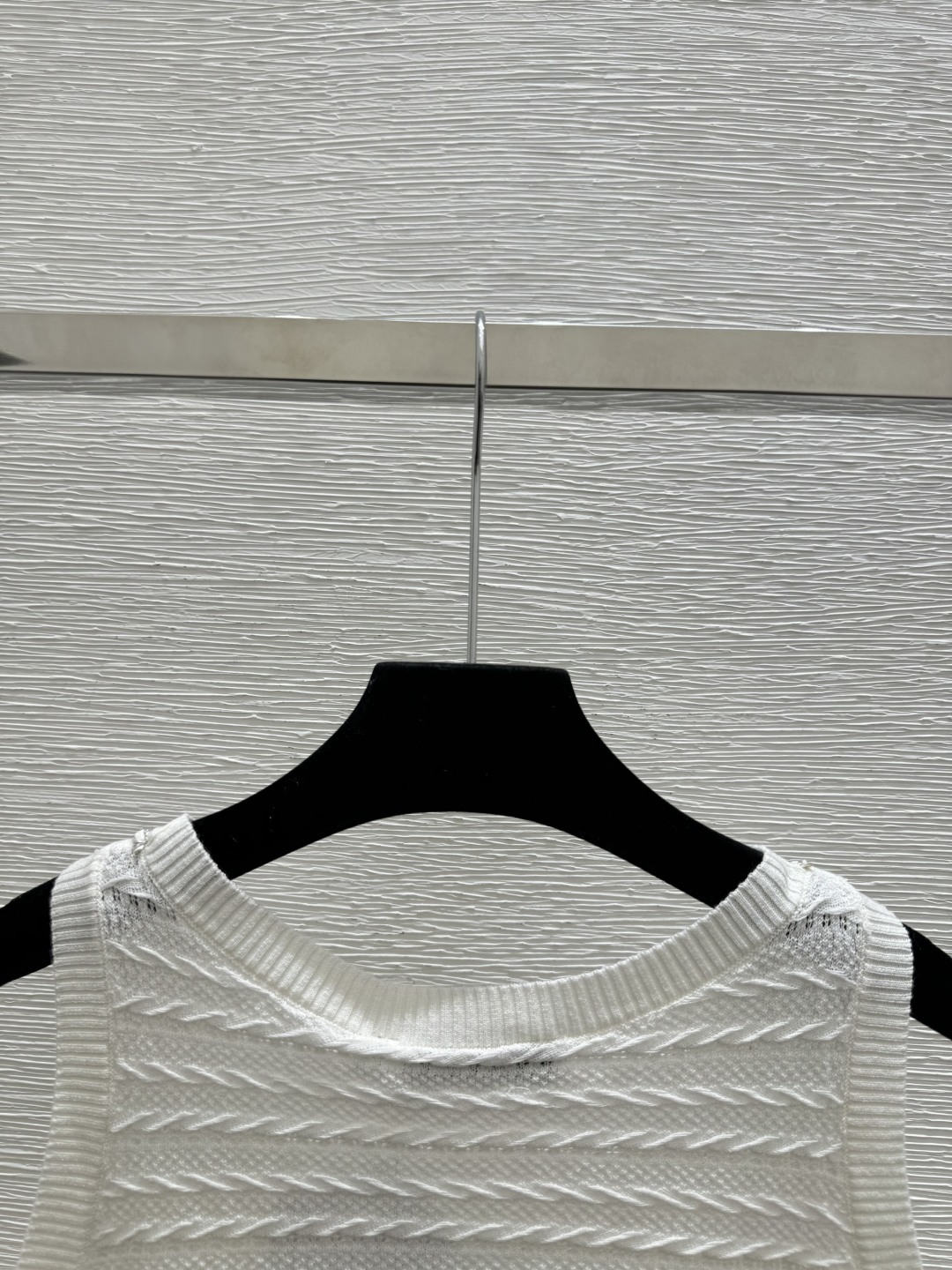 🆕D家🆕 春夏新款 纯色链条圆领针织背心颜色：白色 尺码：36.38.40