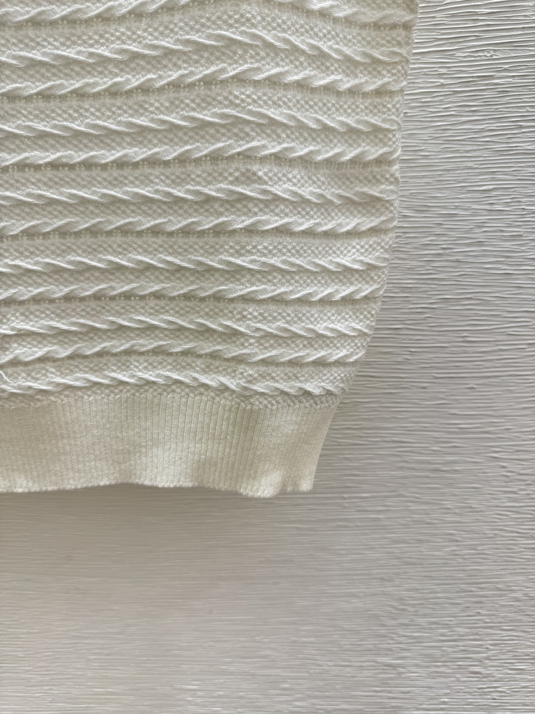 🆕D家🆕 春夏新款 纯色链条圆领针织背心颜色：白色 尺码：36.38.40