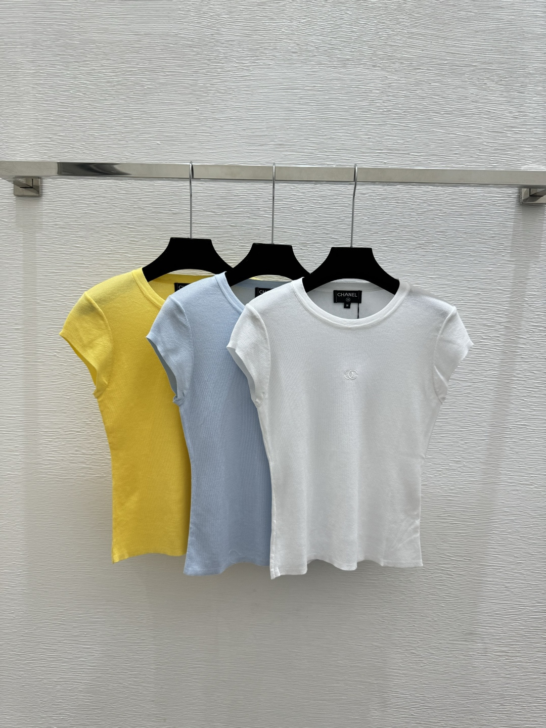 🆕CH家🆕 春夏新款 纯色简约圆领针织短袖颜色：白色 蓝色 黄色尺码：36.38.40