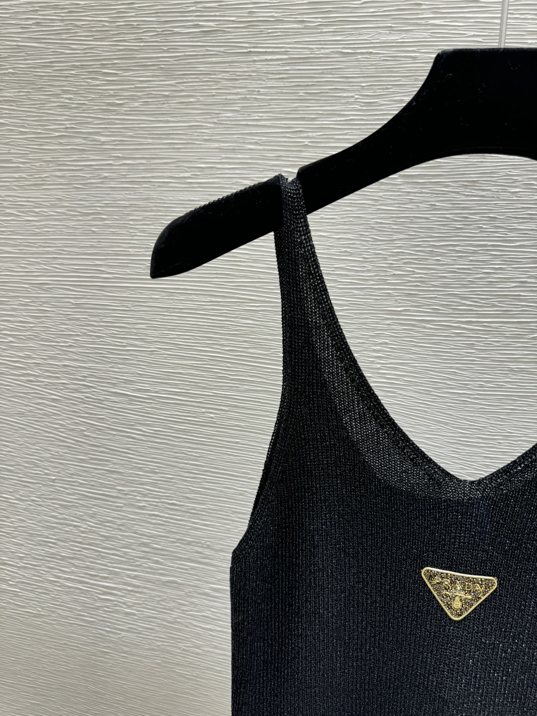Prada P家 春夏新款 纯色简约针织吊带裙