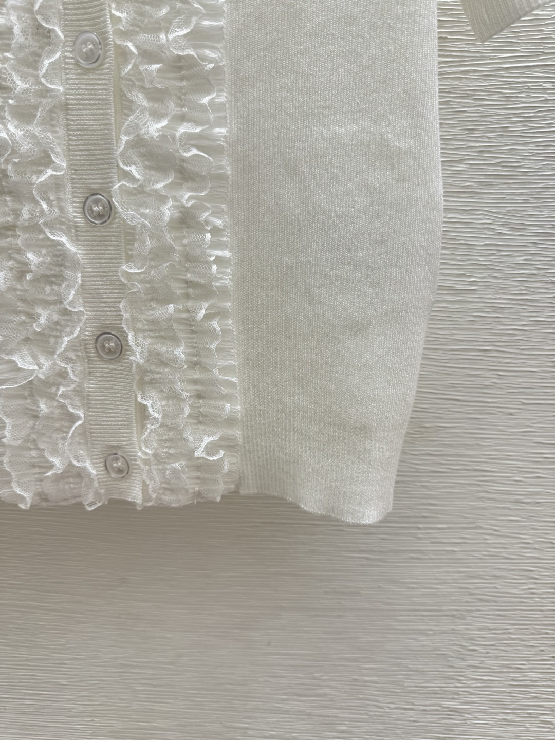 🆕M家🆕 春夏新款 纯色蕾丝花边翻领针织短袖开衫颜色：白色 宝蓝尺码：36.38.40