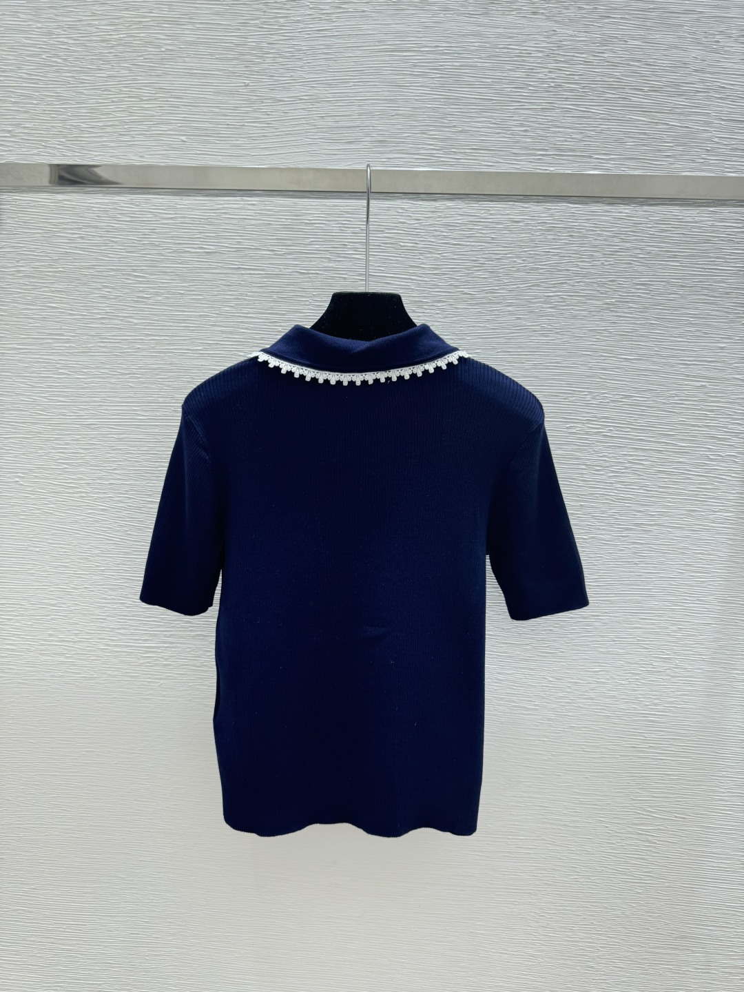 🆕M家🆕 春夏新款 纯色蕾丝花边翻领针织短袖开衫颜色：白色 宝蓝尺码：36.38.40