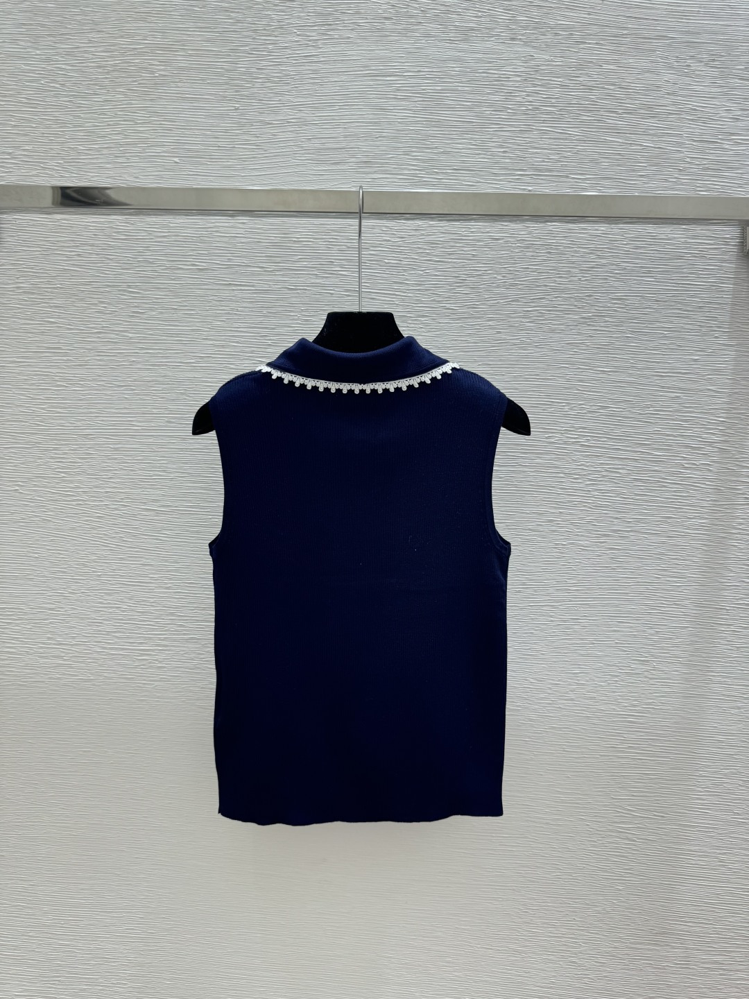 🆕M家🆕 春夏新款 纯色蕾丝花边翻领针织背心颜色：白色 宝蓝尺码：36.38.40