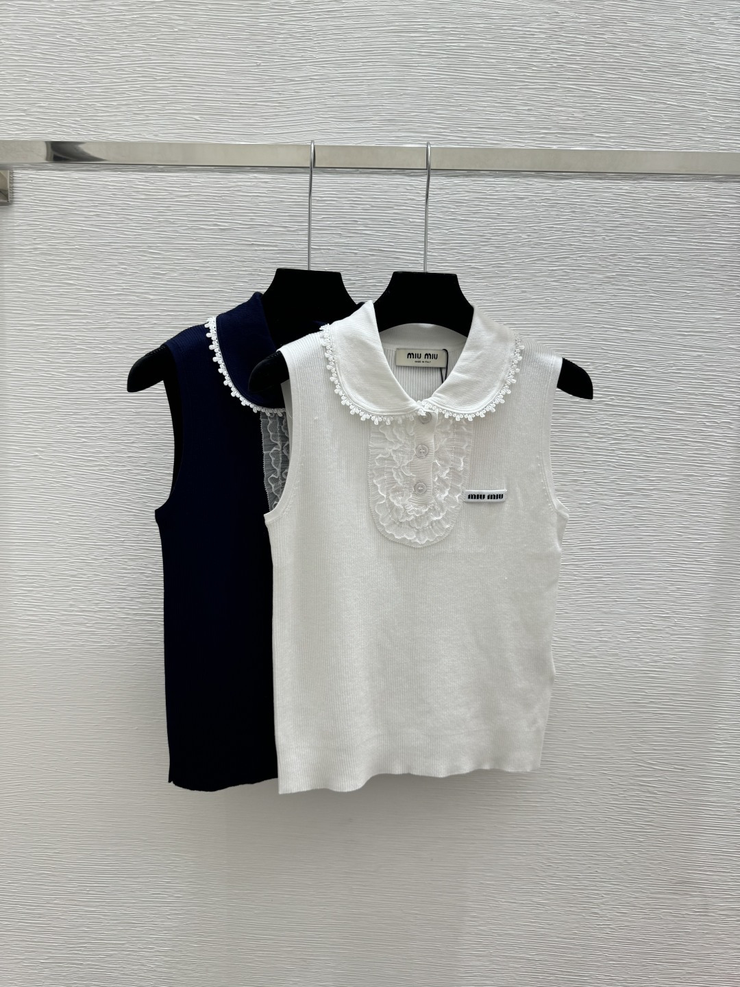 🆕M家🆕 春夏新款 纯色蕾丝花边翻领针织背心颜色：白色 宝蓝尺码：36.38.40