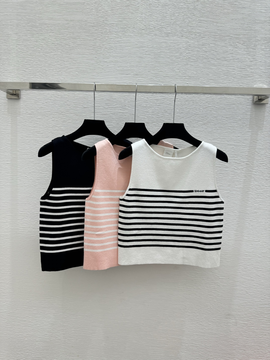 🆕M家🆕 春夏新款 撞色条纹圆领针织背心颜色：白色 粉色 黑色尺码：36.38.40