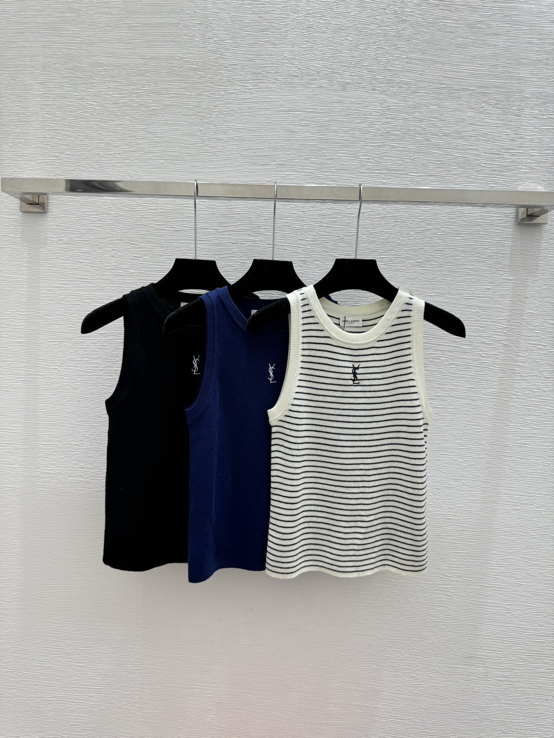 🆕Y家🆕 春夏新款 撞色条纹圆领针织背心颜色：白色 宝蓝 黑色尺码：36.38.40