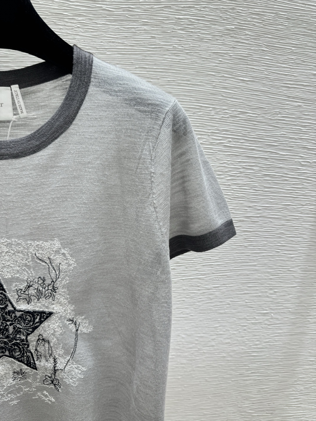 🆕D家🆕 春夏新款 撞色五角星圆领针织短袖颜色：灰色尺码：36.38.40