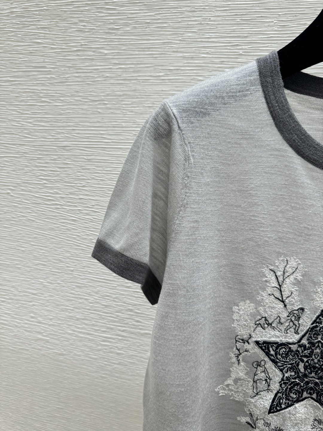 🆕D家🆕 春夏新款 撞色五角星圆领针织短袖颜色：灰色尺码：36.38.40