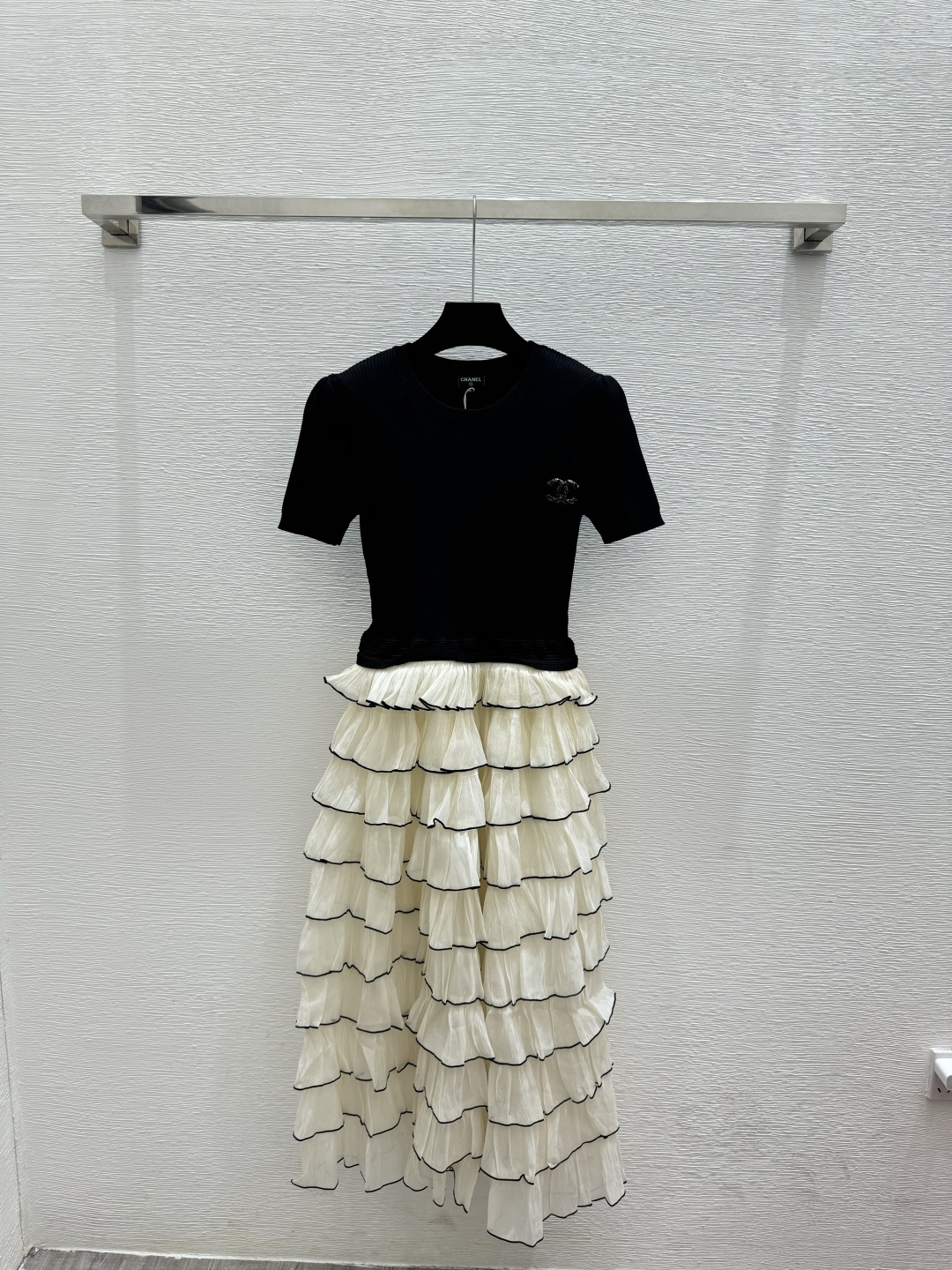 🆕CH家🆕 春夏新款 撞色简约圆领针织短袖裙颜色：紫色 黑色尺码：36.38.40