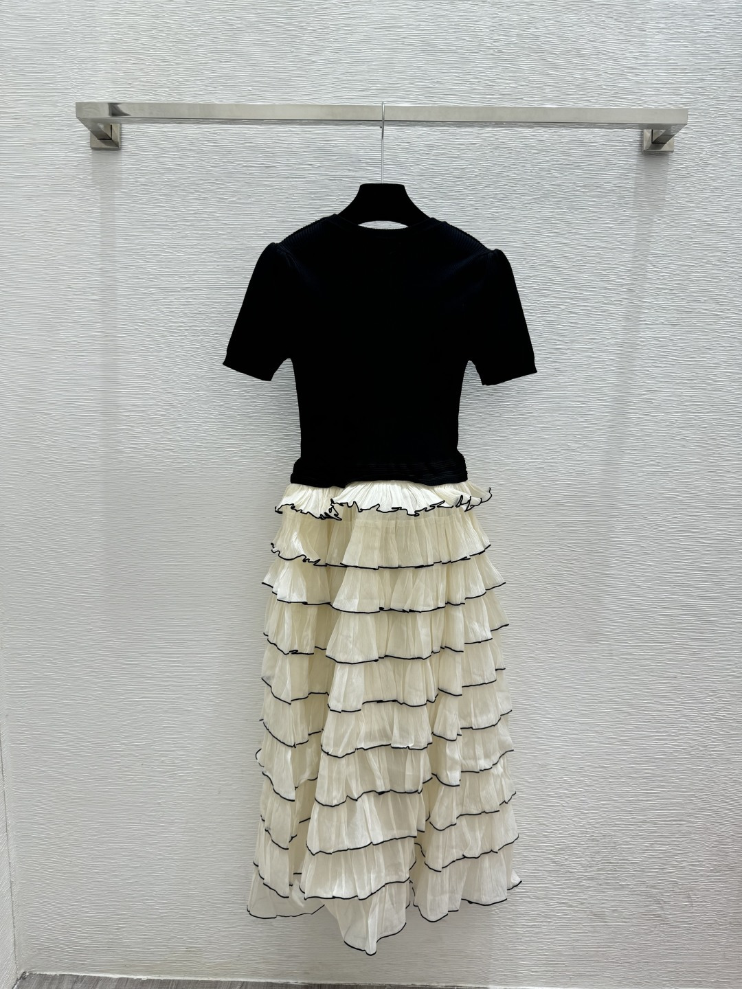 🆕CH家🆕 春夏新款 撞色简约圆领针织短袖裙颜色：紫色 黑色尺码：36.38.40