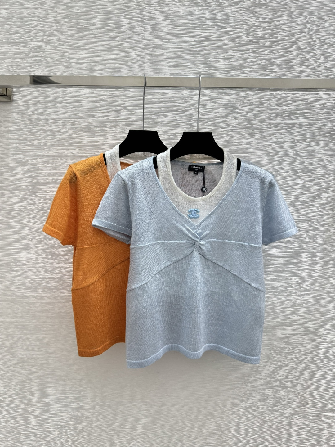🆕CH家🆕 春夏新款 撞色挂脖假两件针织短袖颜色：蓝色 橘色尺码：36.38.40