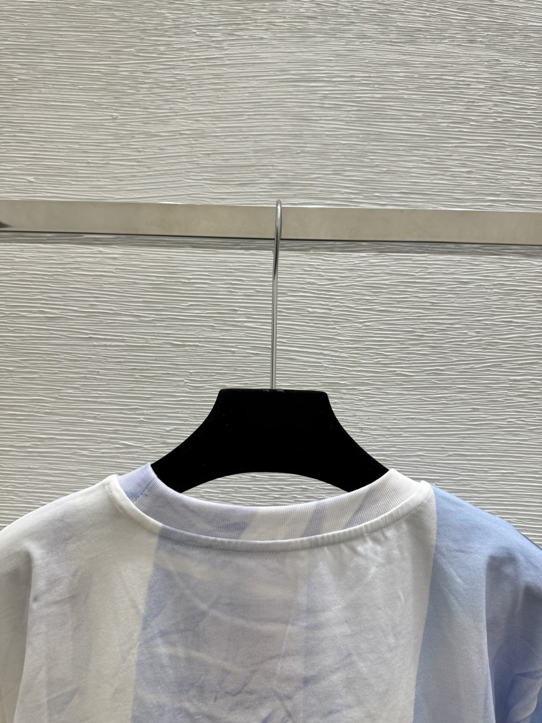 🆕LO家🆕 春夏新款 撞色渐变圆领简约短袖颜色：蓝色尺码：36.38.40