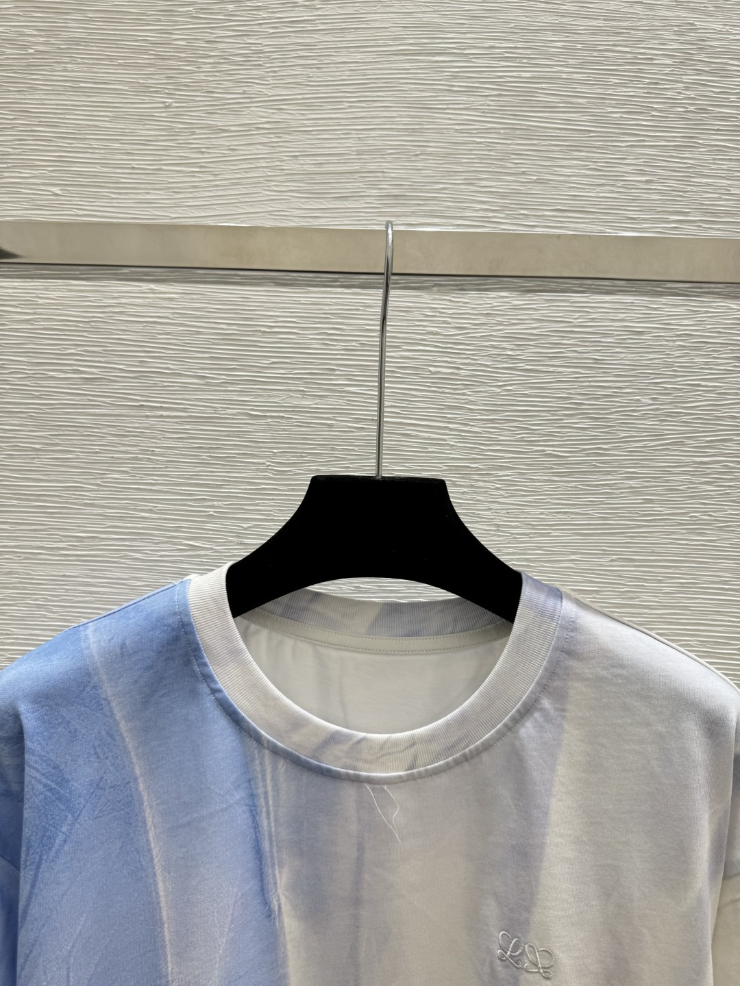 🆕LO家🆕 春夏新款 撞色渐变圆领简约短袖颜色：蓝色尺码：36.38.40