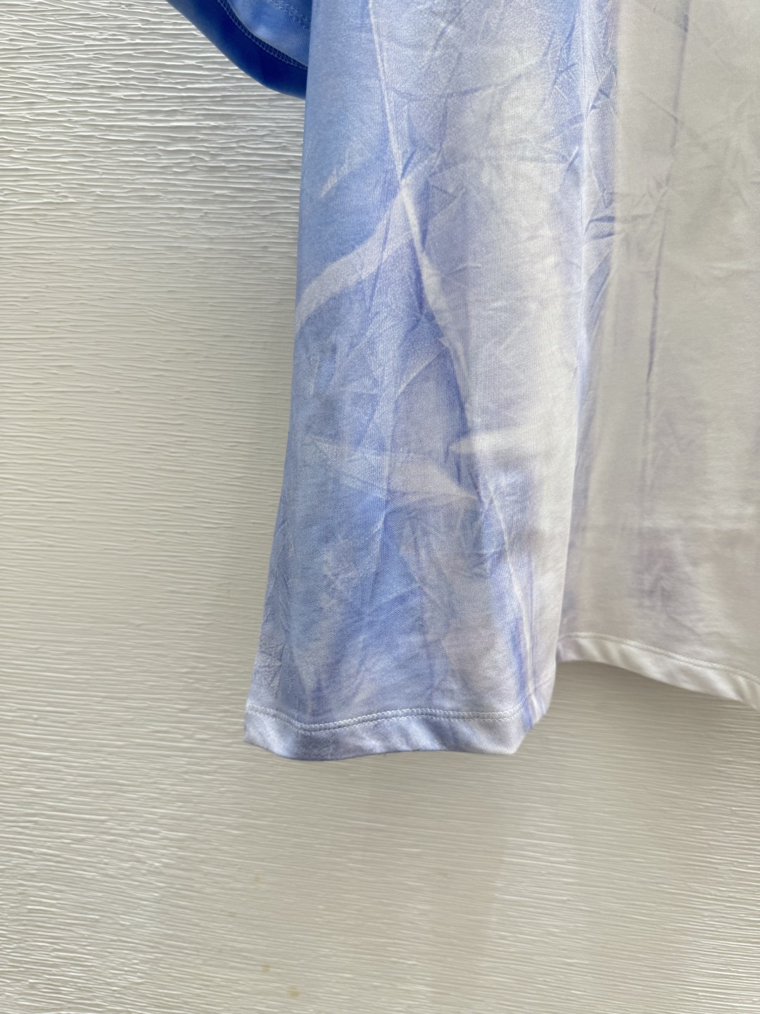 🆕LO家🆕 春夏新款 撞色渐变圆领简约短袖颜色：蓝色尺码：36.38.40