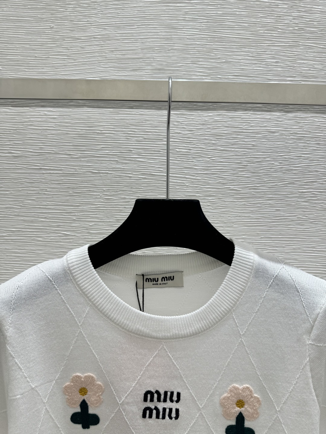 🆕M家🆕 春夏新款 撞色花卉菱格圆领针织短袖颜色：白色 尺码：36.38.40