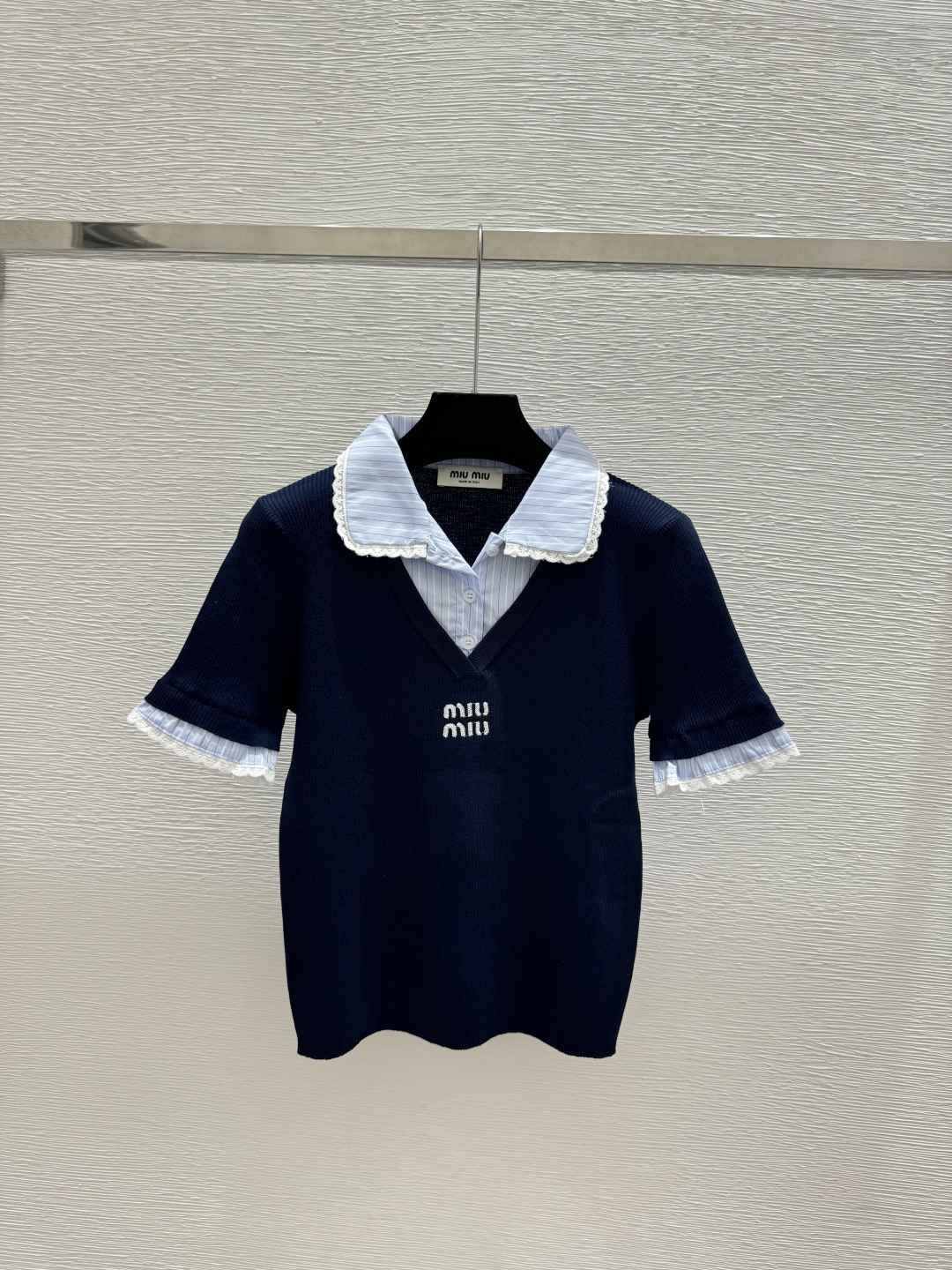 🆕M家🆕 春夏新款 撞色翻领假两件针织短袖颜色：白色 宝蓝尺码：36.38.40