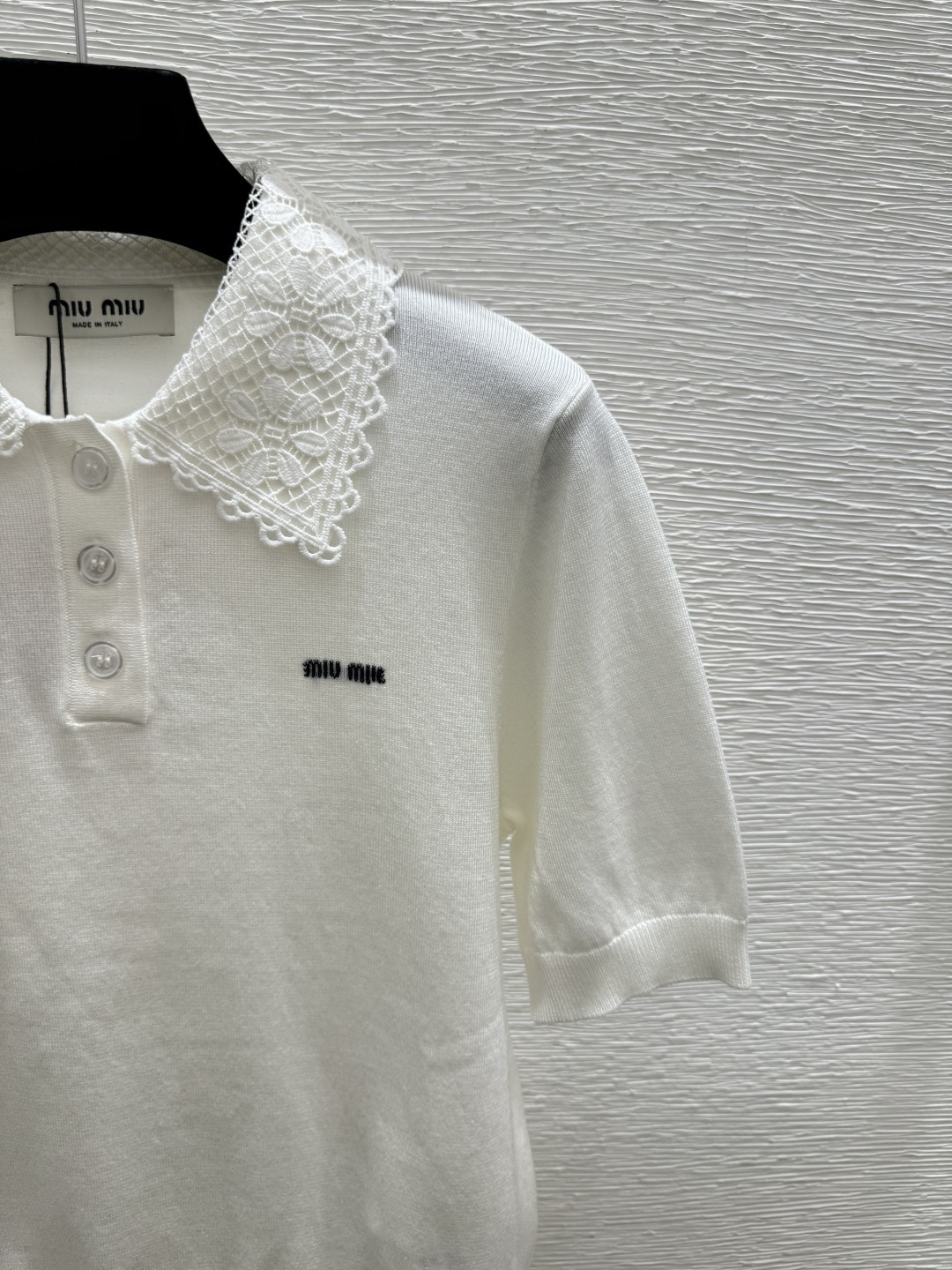 🆕M家🆕 春夏新款 撞色花边翻领简约针织短袖颜色：白色 灰色 宝蓝尺码：36.38.40