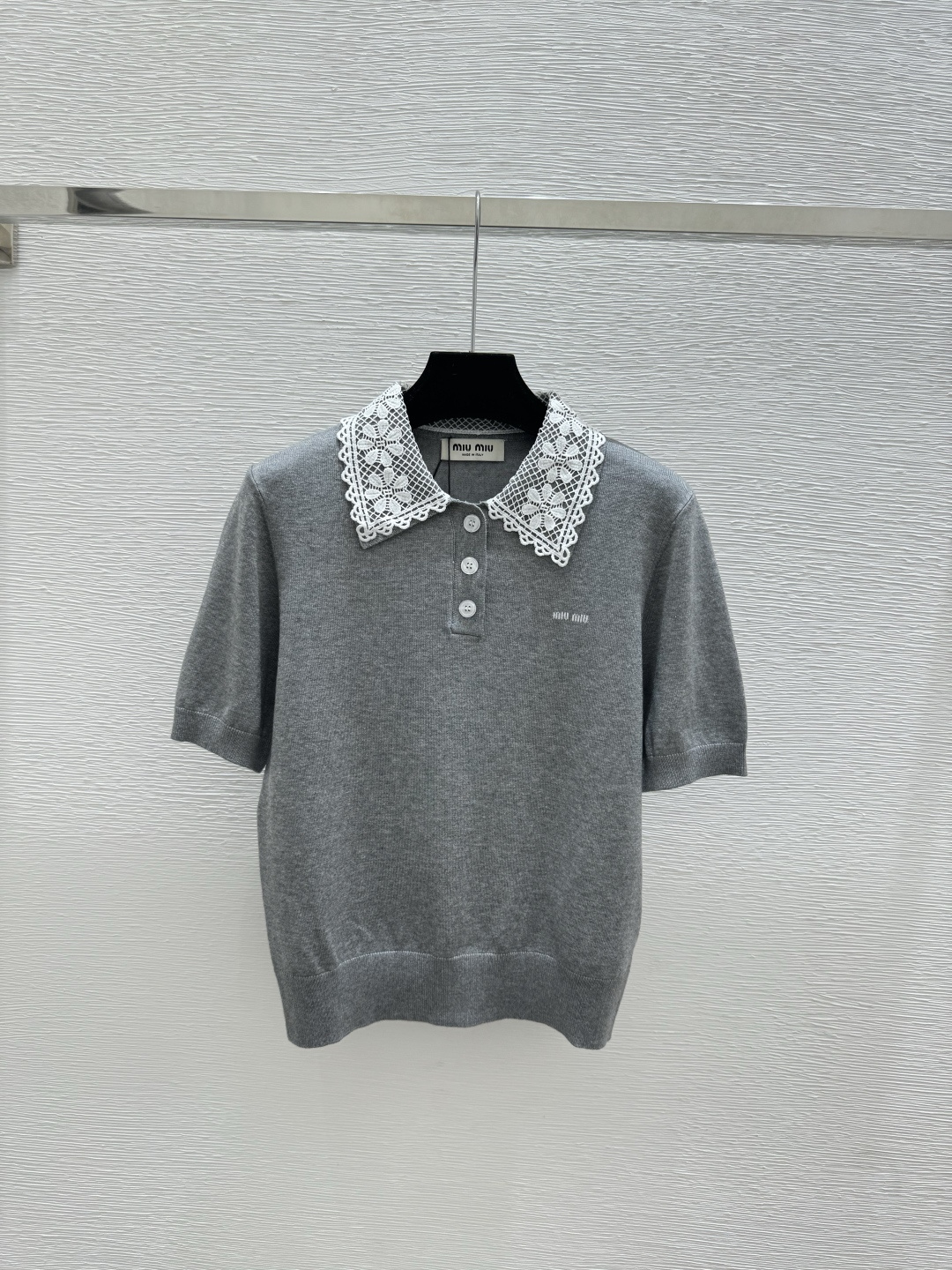 🆕M家🆕 春夏新款 撞色花边翻领简约针织短袖颜色：白色 灰色 宝蓝尺码：36.38.40