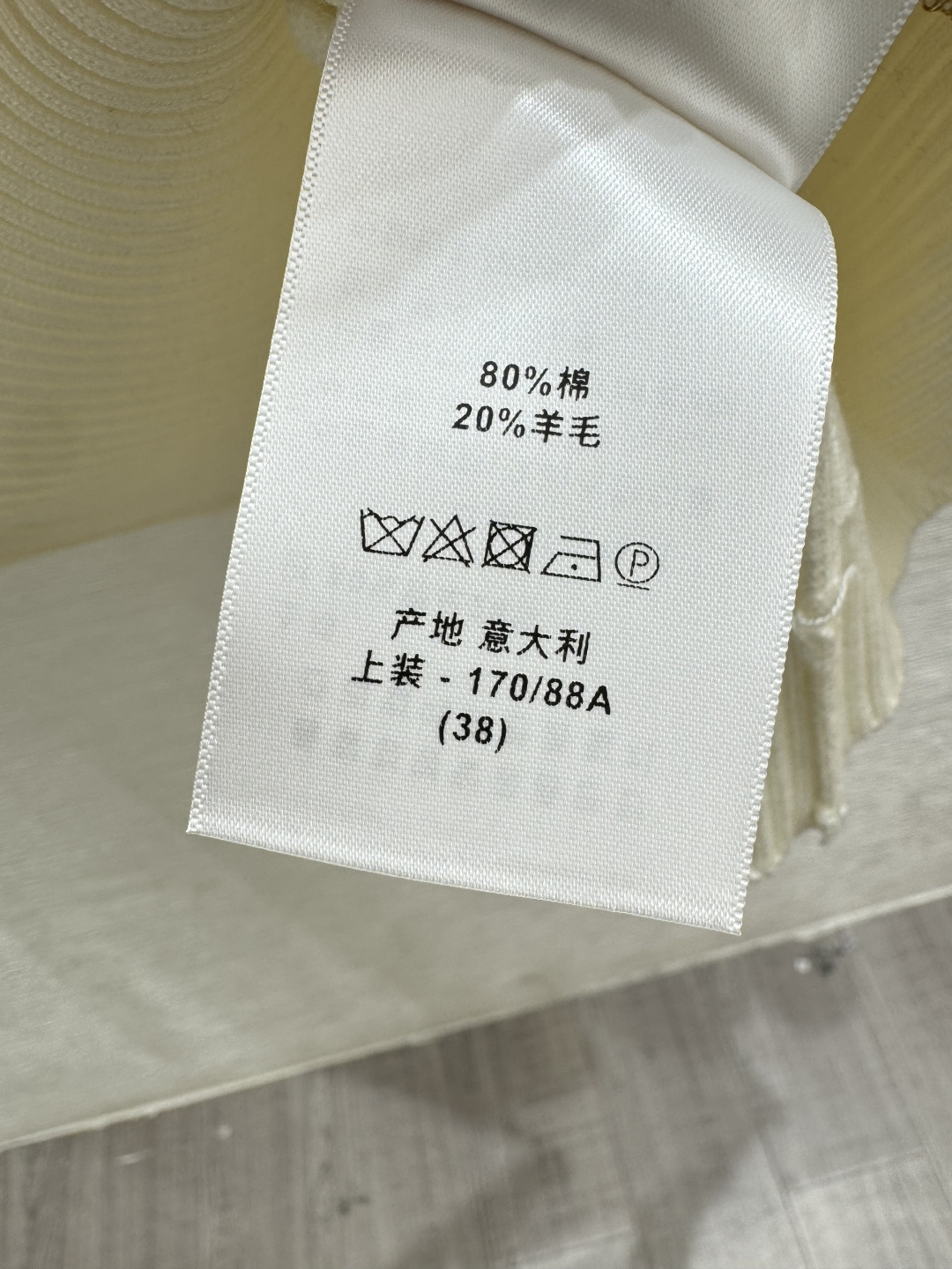 🆕D家🆕 春夏新款 撞色蝴蝶圆领针织短袖颜色：白色尺码：36.38.40