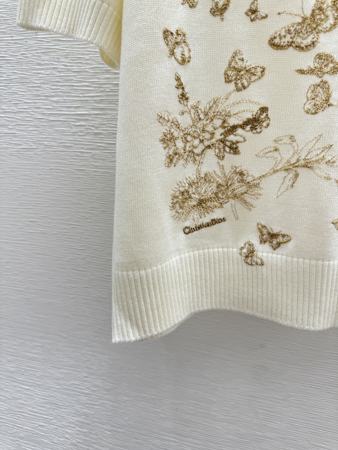 🆕D家🆕 春夏新款 撞色蝴蝶圆领针织短袖颜色：白色尺码：36.38.40