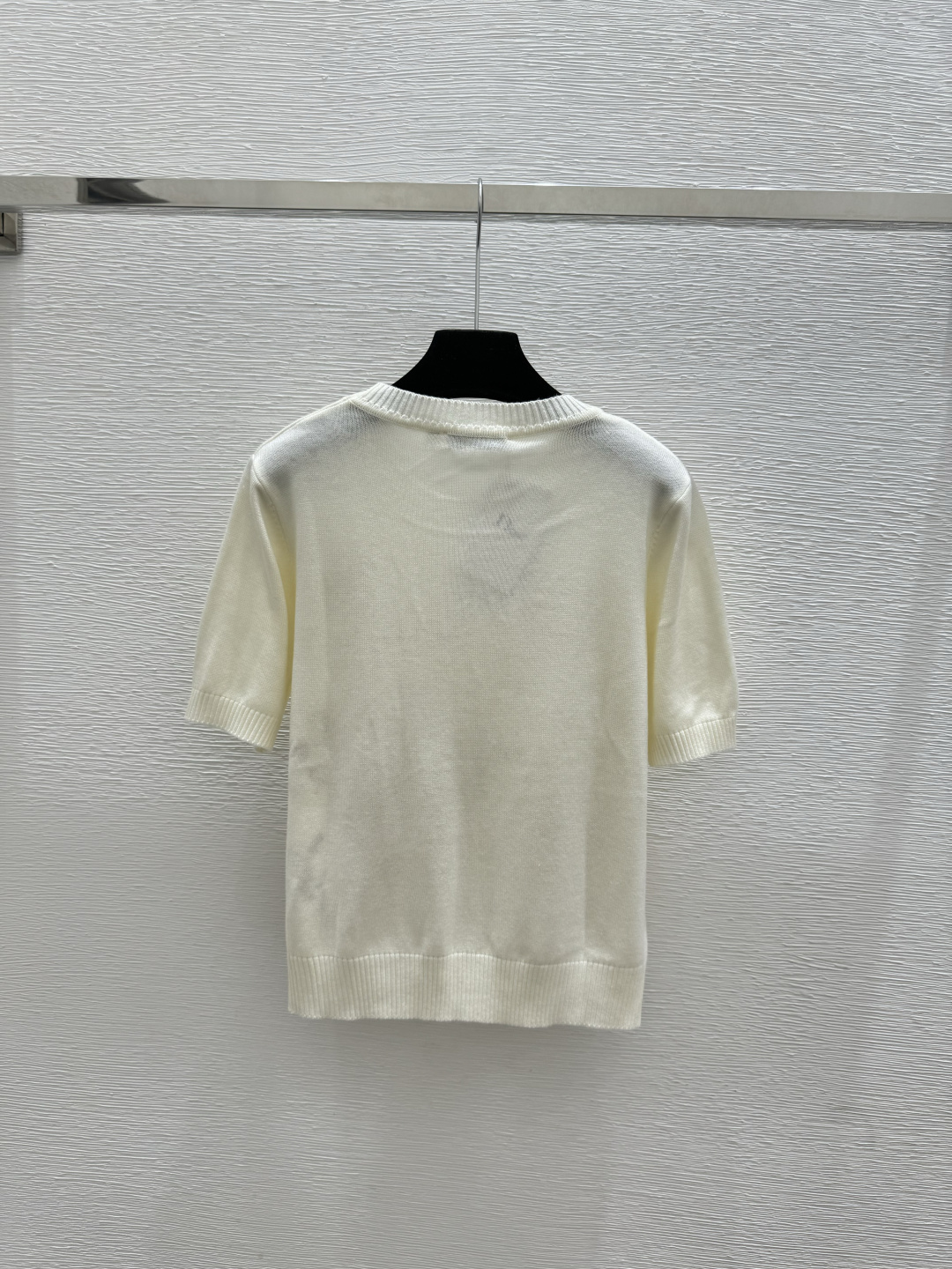 🆕D家🆕 春夏新款 撞色蝴蝶圆领针织短袖颜色：白色尺码：36.38.40