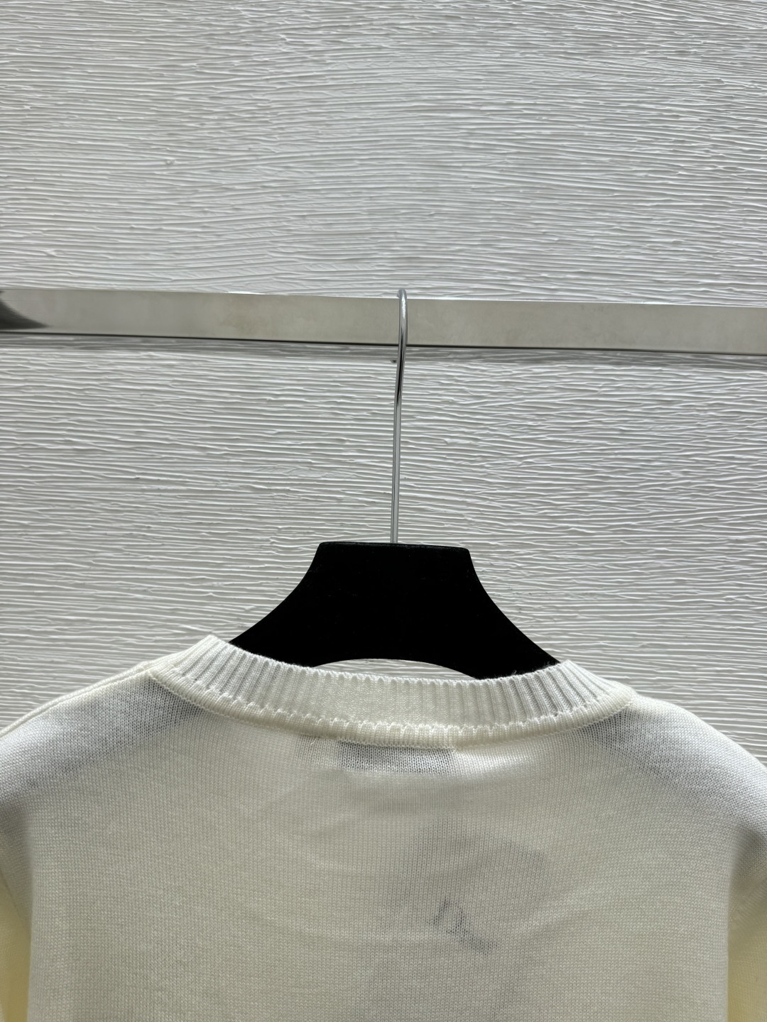 🆕D家🆕 春夏新款 撞色蝴蝶圆领针织短袖颜色：白色尺码：36.38.40