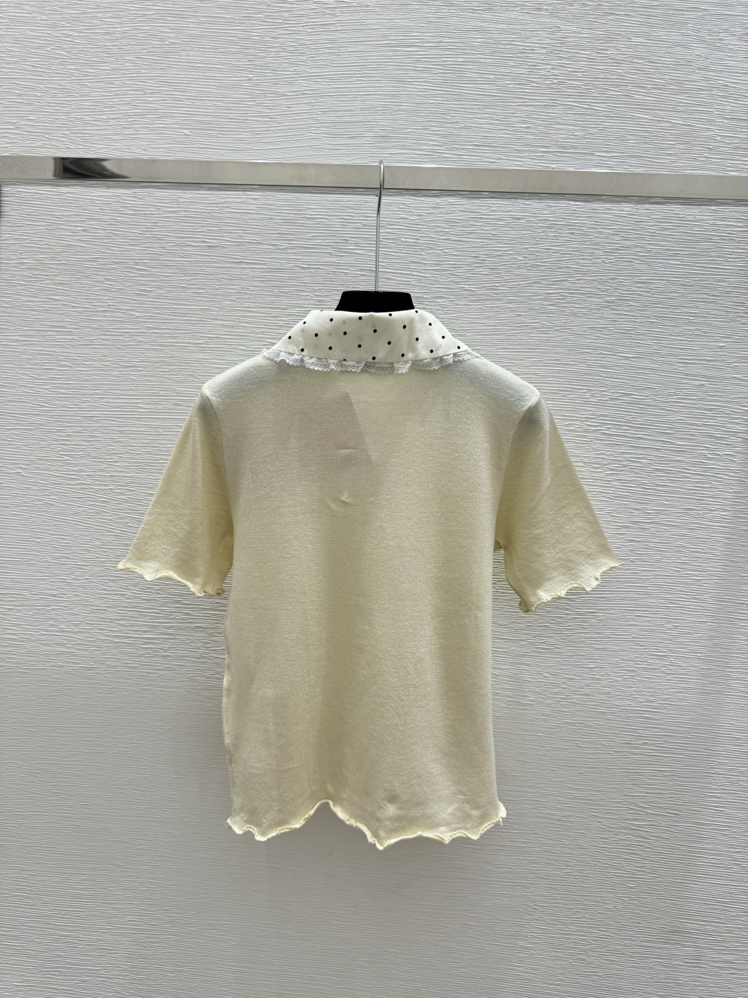 🆕M家🆕 春夏新款 撞色花边翻领简约针织短袖颜色：白色 黄色尺码：36.38.40