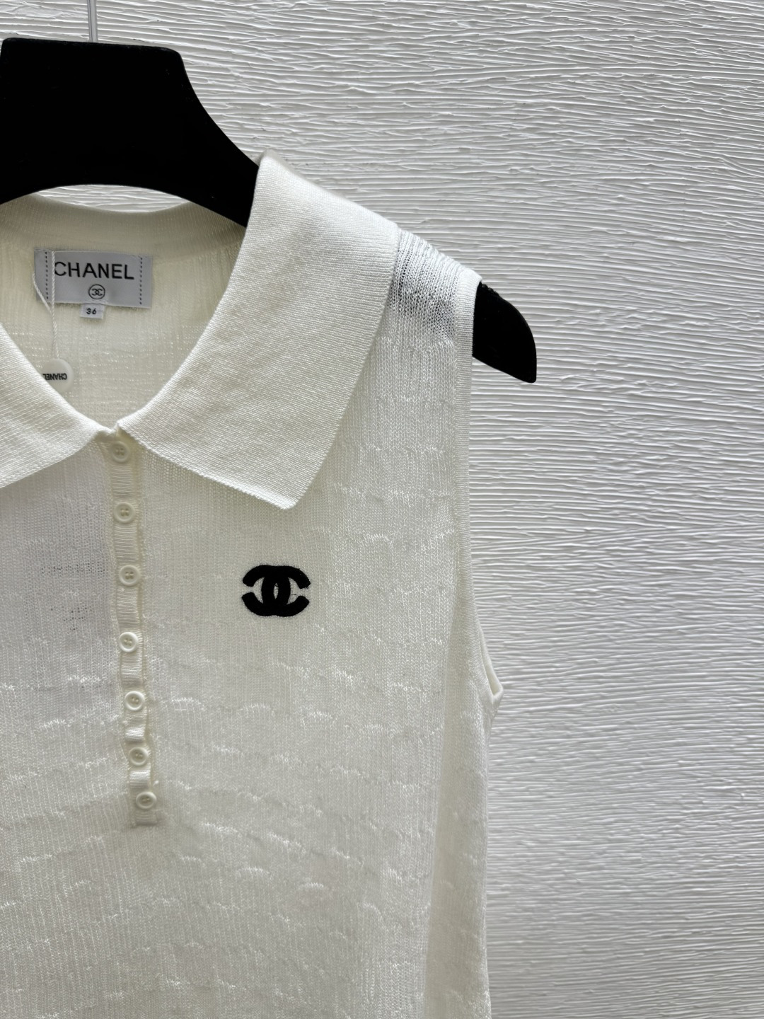 🆕CH家🆕 春夏新款 纯色翻领针织背心颜色：白色 灰色尺码：36.38.40