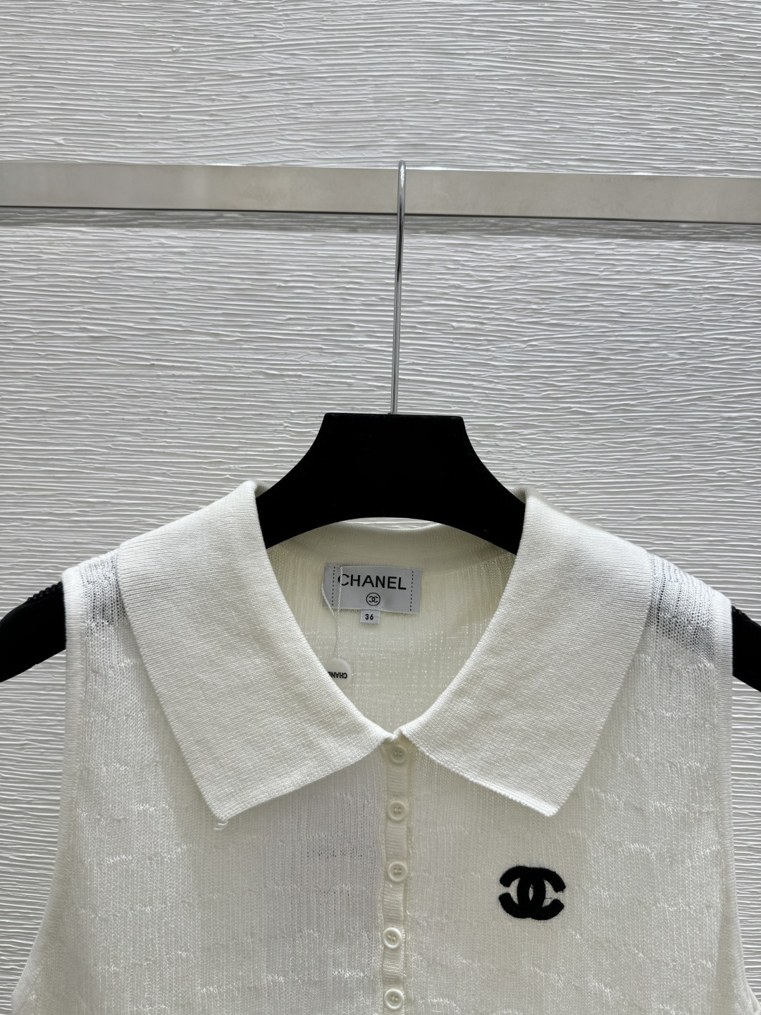 🆕CH家🆕 春夏新款 纯色翻领针织背心颜色：白色 灰色尺码：36.38.40