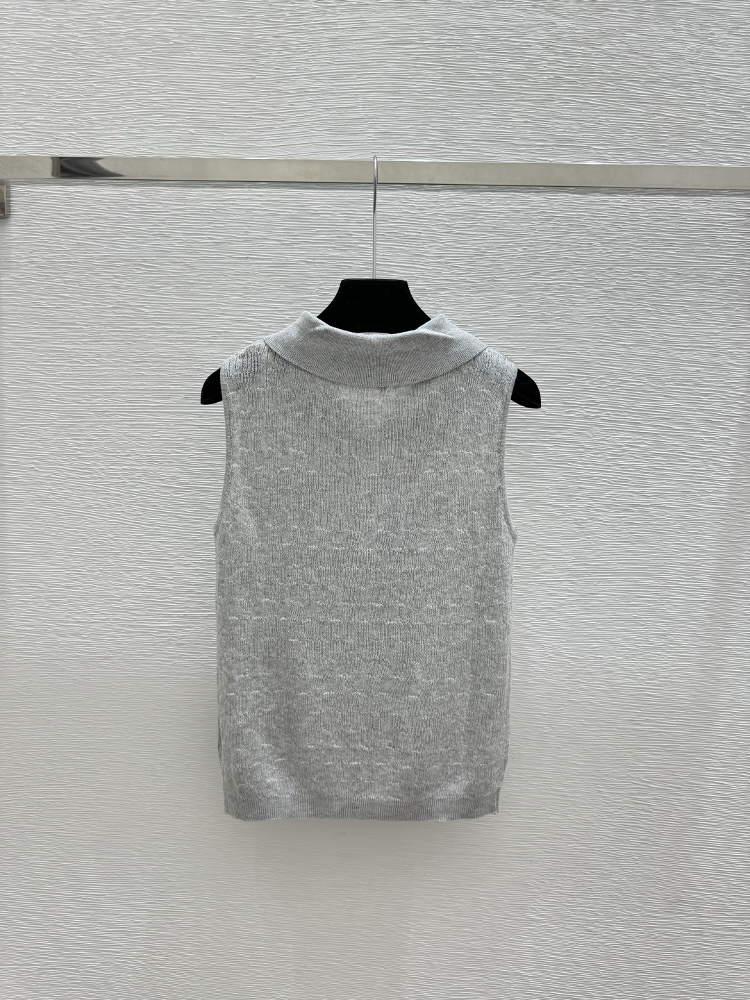 🆕CH家🆕 春夏新款 纯色翻领针织背心颜色：白色 灰色尺码：36.38.40