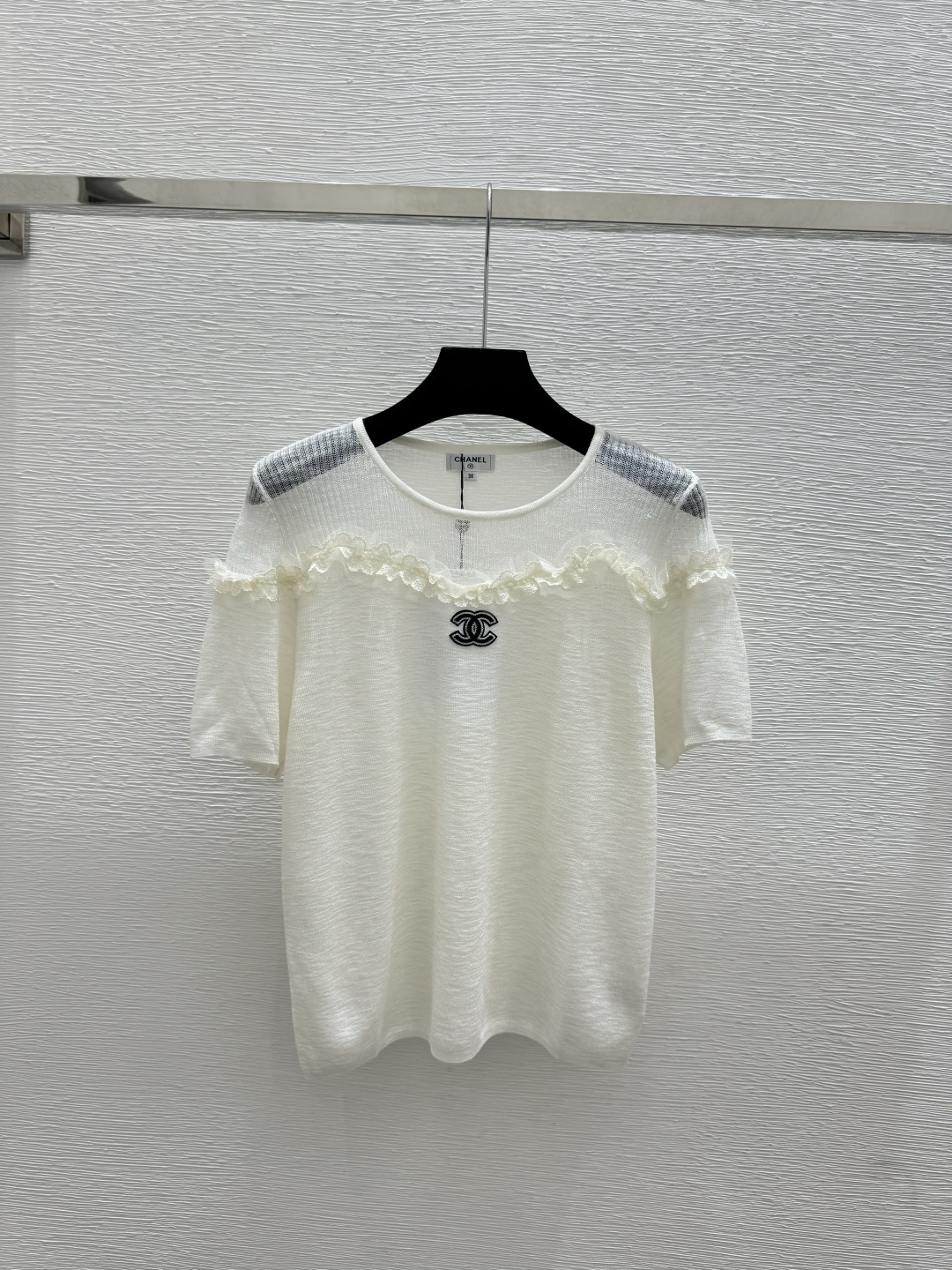 🆕CH家🆕 春夏新款 纯色蕾丝花边圆领针织短袖颜色：白色 黄色 蓝色尺码：36.38.40