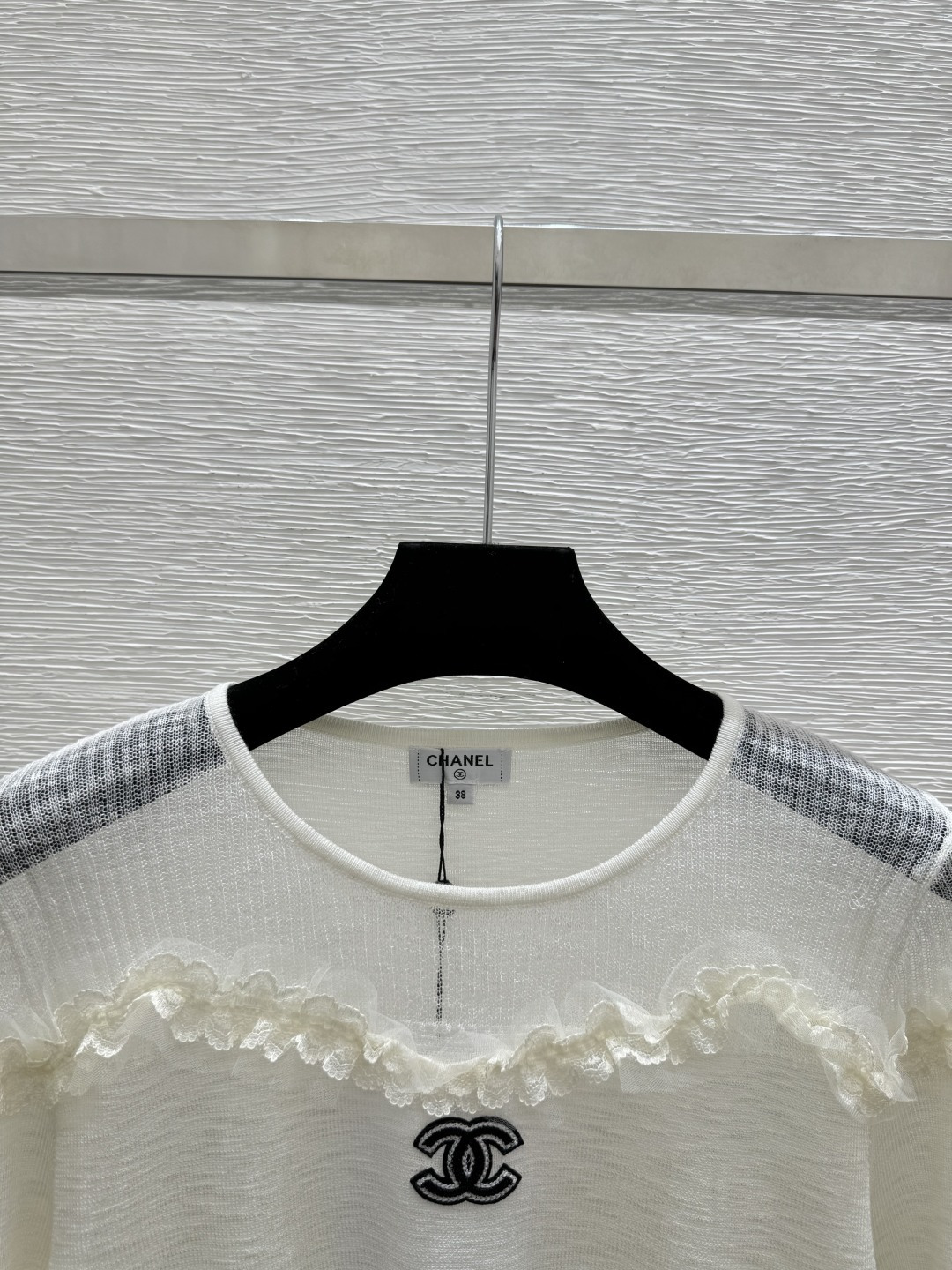 🆕CH家🆕 春夏新款 纯色蕾丝花边圆领针织短袖颜色：白色 黄色 蓝色尺码：36.38.40