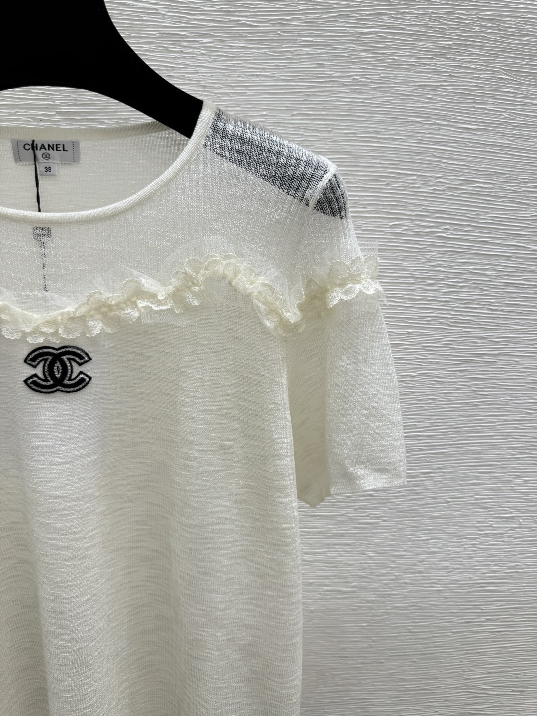 🆕CH家🆕 春夏新款 纯色蕾丝花边圆领针织短袖颜色：白色 黄色 蓝色尺码：36.38.40