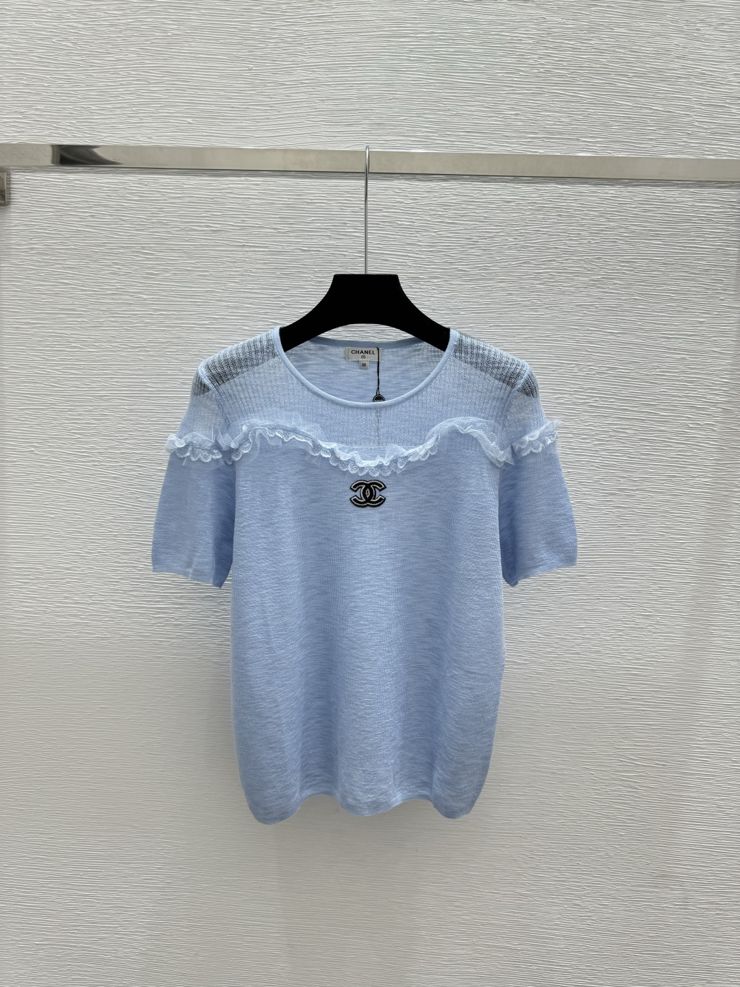 🆕CH家🆕 春夏新款 纯色蕾丝花边圆领针织短袖颜色：白色 黄色 蓝色尺码：36.38.40