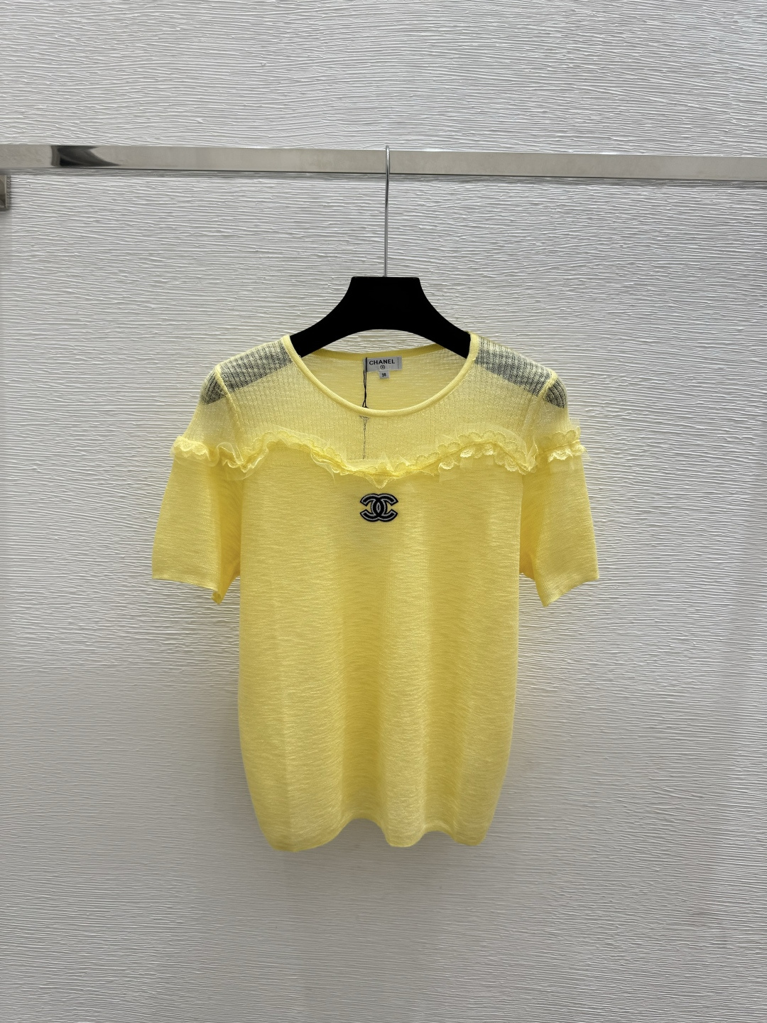 🆕CH家🆕 春夏新款 纯色蕾丝花边圆领针织短袖颜色：白色 黄色 蓝色尺码：36.38.40