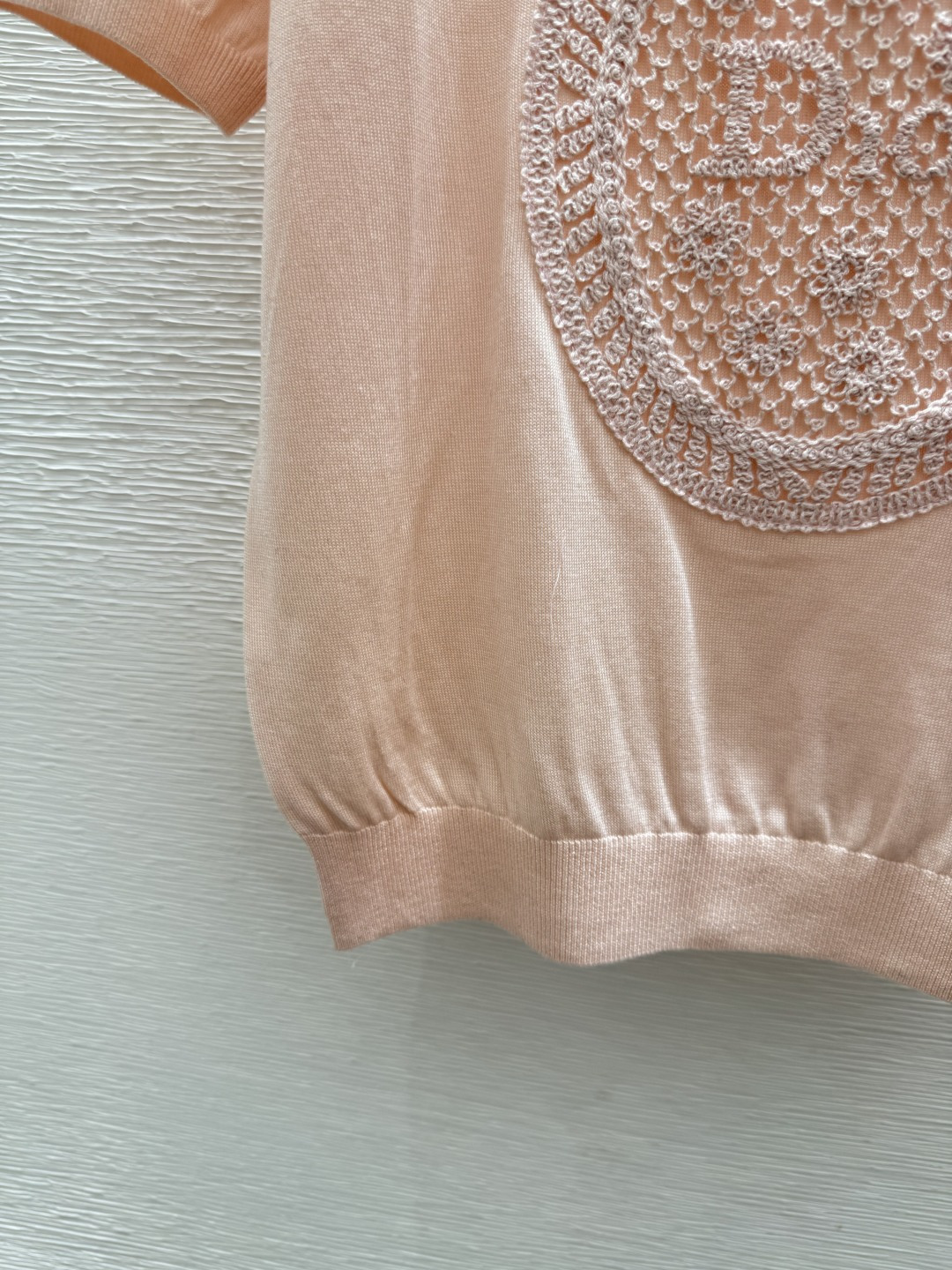 🆕D家🆕 春夏新款 纯色字母简约圆领针织短袖颜色：白色 粉色 蓝色尺码：36.38.40