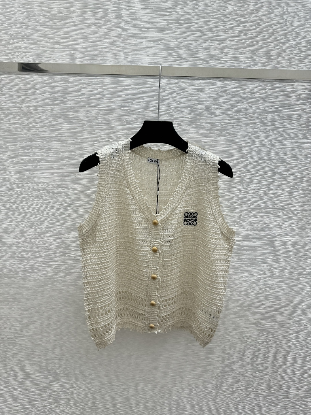 🆕LO家🆕 春夏新款 纯色镂空V领针织背心开衫颜色：白色 卡其尺码：36.38.40