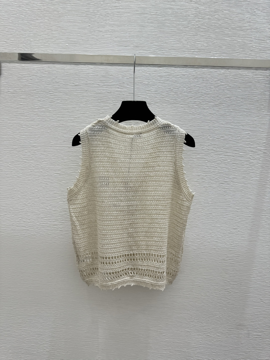 🆕LO家🆕 春夏新款 纯色镂空V领针织背心开衫颜色：白色 卡其尺码：36.38.40