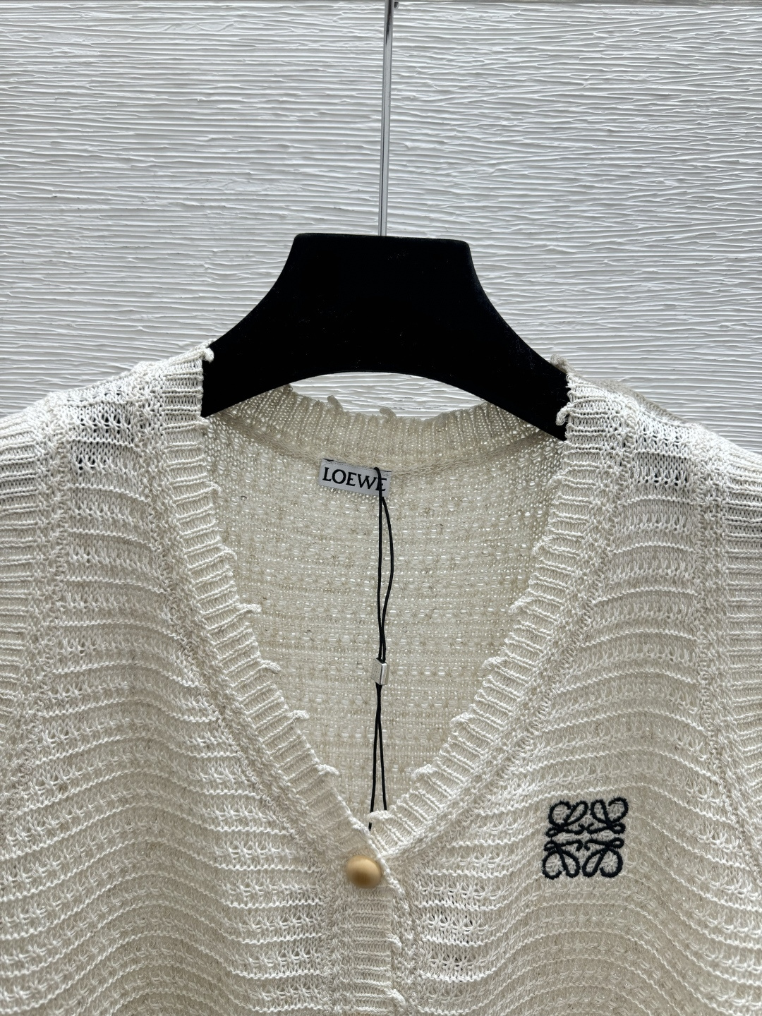 🆕LO家🆕 春夏新款 纯色镂空V领针织背心开衫颜色：白色 卡其尺码：36.38.40