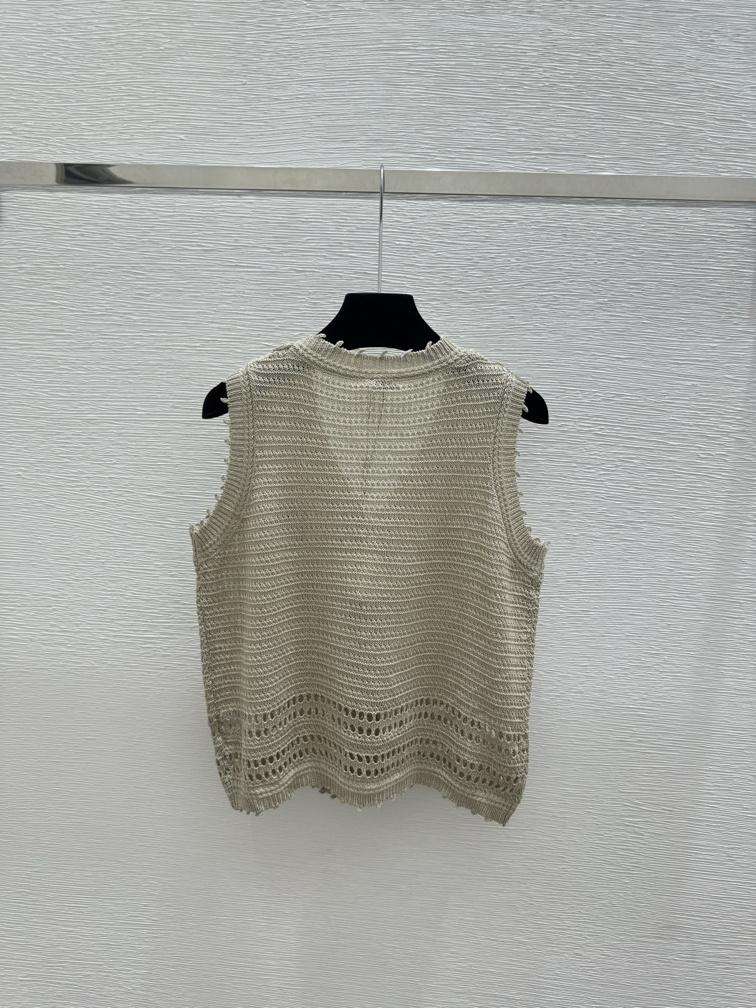 🆕LO家🆕 春夏新款 纯色镂空V领针织背心开衫颜色：白色 卡其尺码：36.38.40