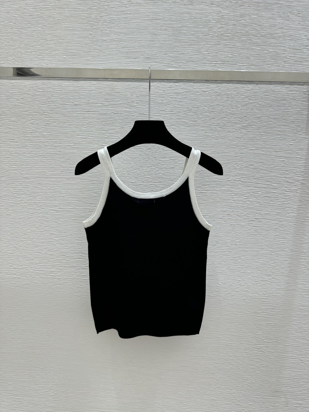 🆕CH家🆕 春夏新款 撞色简约圆领针织背心颜色：白色 黑色尺码：36.38.40