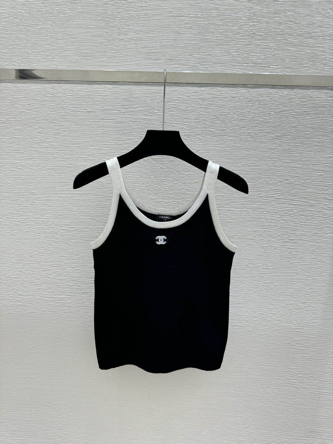 🆕CH家🆕 春夏新款 撞色简约圆领针织背心颜色：白色 黑色尺码：36.38.40