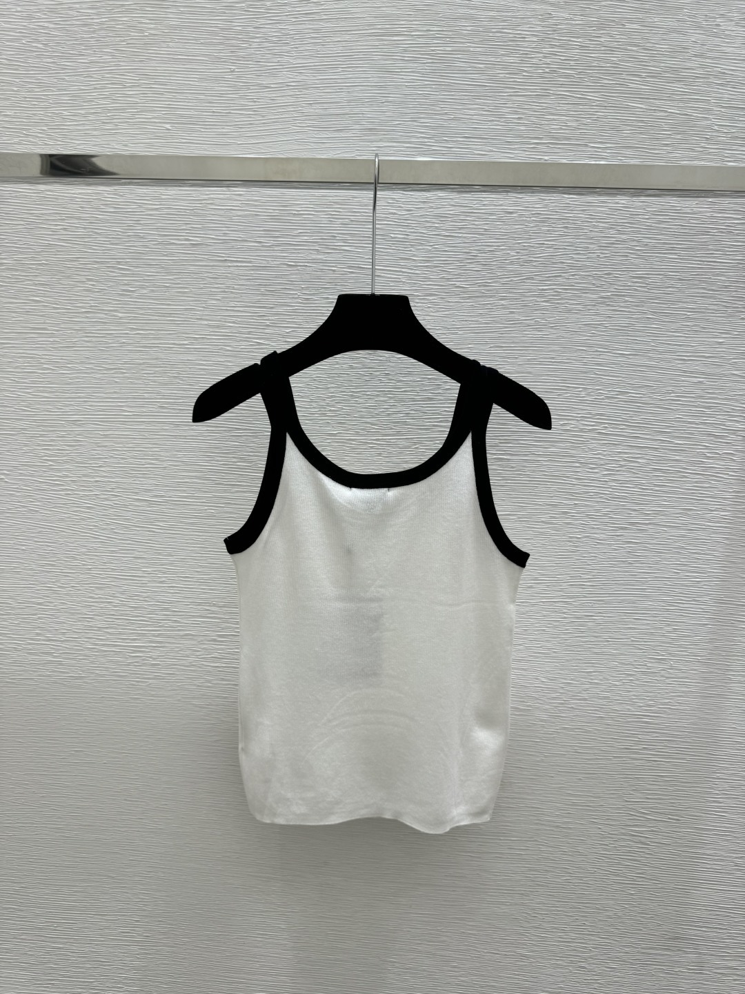 🆕CH家🆕 春夏新款 撞色简约圆领针织背心颜色：白色 黑色尺码：36.38.40