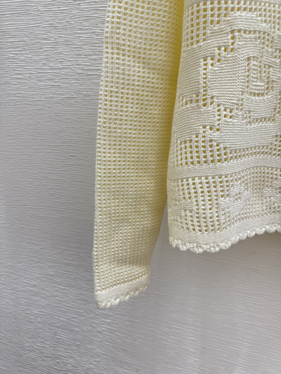 🆕M家🆕 春夏新款 纯色镂空翻领针织长袖开衫颜色：杏色尺码：36.38.40